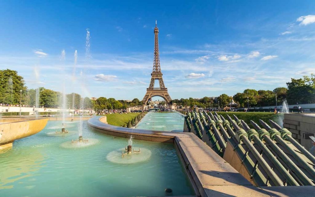 Torre Eiffel em Paris.
