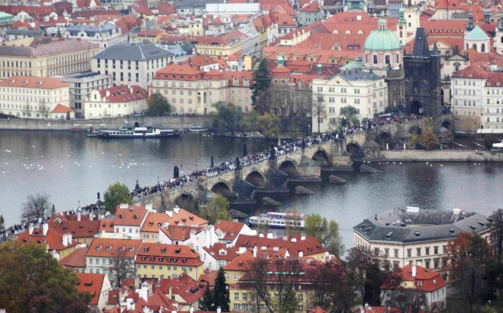 Ponte Carlos (Karlův most) Praga vista do Castelo