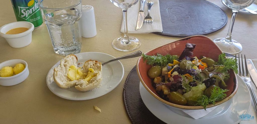 Salada no Restaurante Giratório