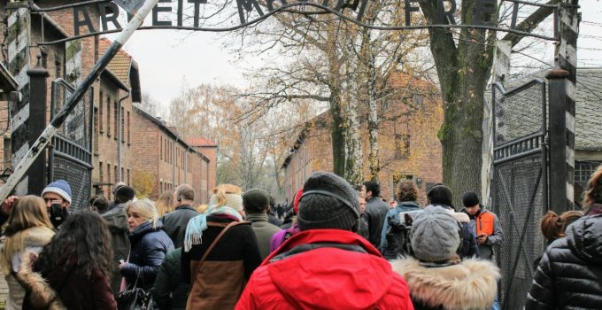 Como é visitar o campo de concentração de Auschwitz