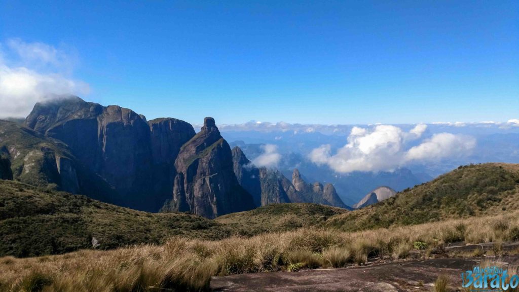 Formações rochosas na Serra dos Órgãos vistas na Travessia Petrô–Terê