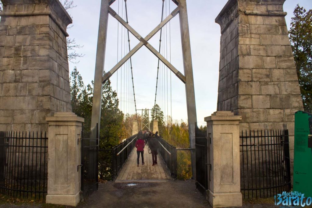 Ponte suspensa sobre Cataratas Montmorency