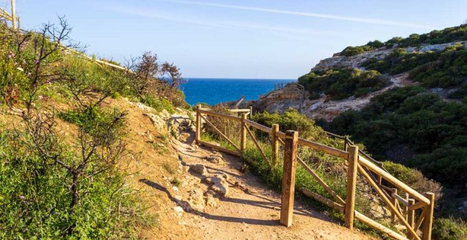 Trilha dos 7 Vales Suspensos: Uma caminhada inesquecível no Algarve